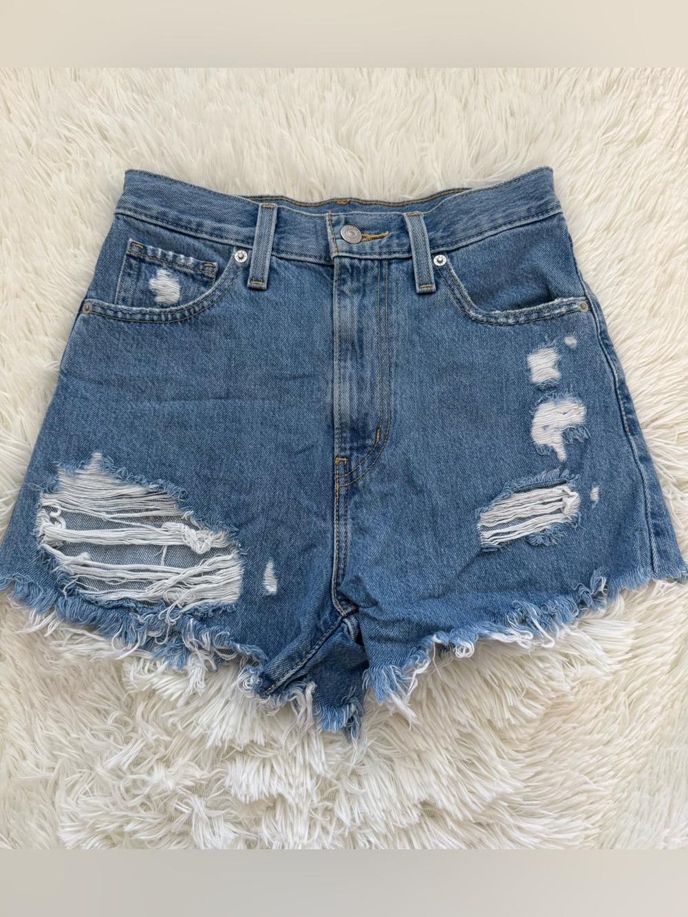 Levi’s Frayed High-Rise Distressed Denim Mom Shorts - Blue Wash Size 25